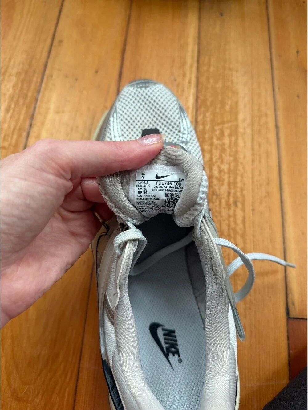 Nike women v2k